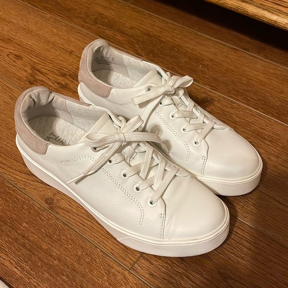 Naturalizer tennis shoes